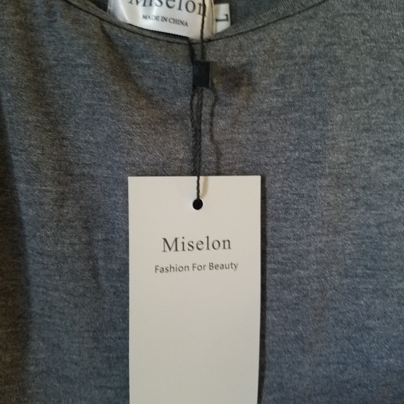 Cold shoulder top - Picture 2 of 4